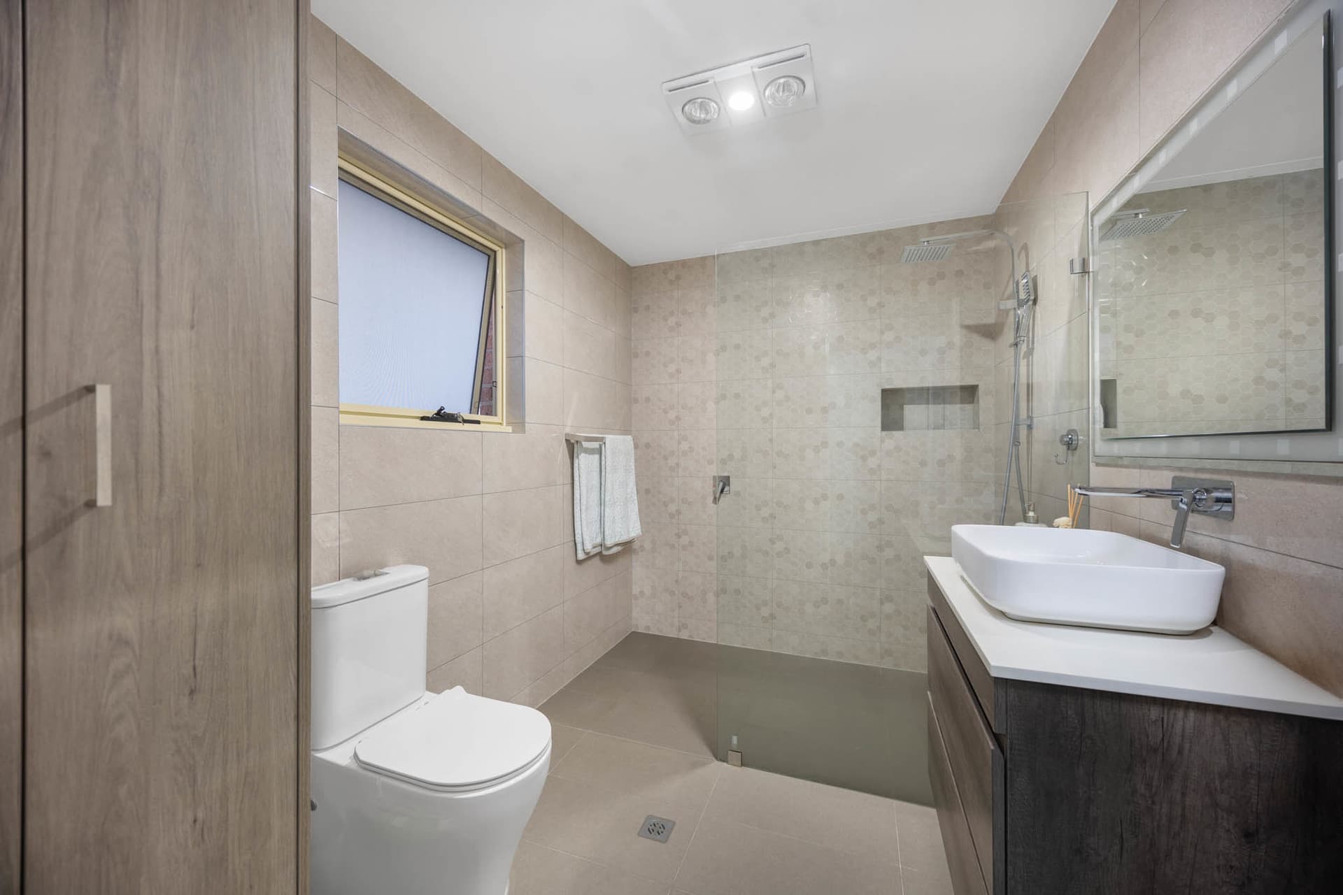 1/2 Wilbur Street Greenacre NSW 2190 - Thumbnail 9